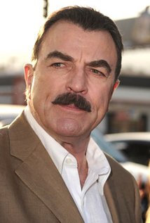 tomselleck.jpg