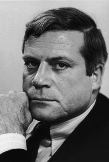 Oliver Reed (1938–1999).jpg
