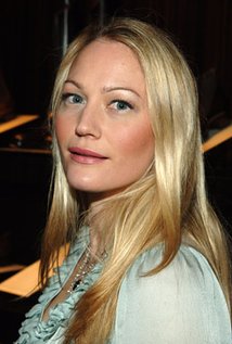 Sarah Wynter.jpg