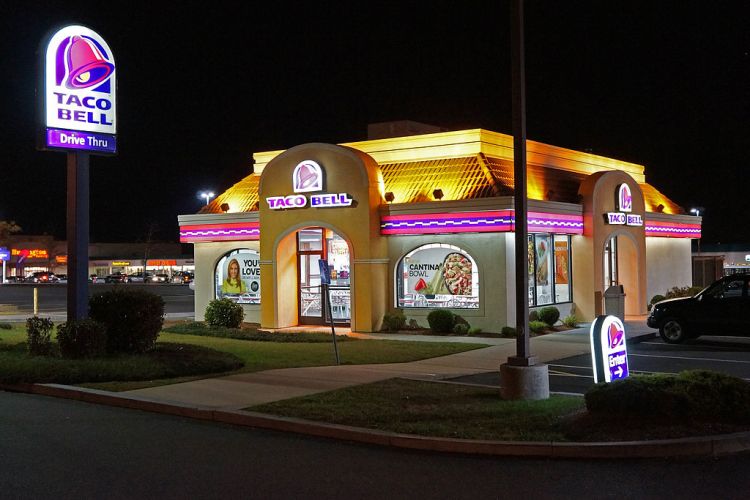 1024px-Taco_Bell_Night