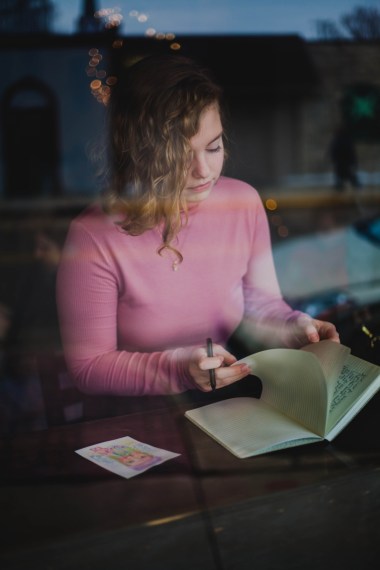 girl reading photo pink shirt