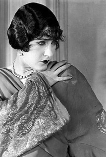 Gloria Swanson (1899–1983).jpg