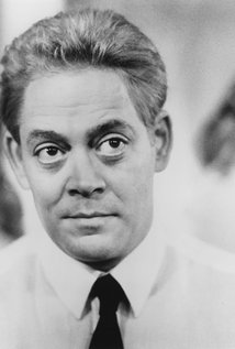 Raul Julia (1940–1994).jpg