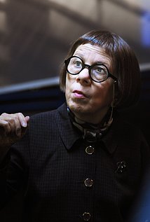 Linda Hunt.jpg
