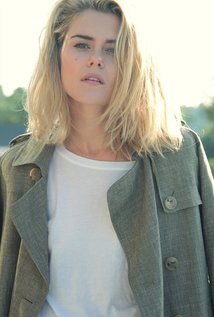 Rachael Taylor.jpg