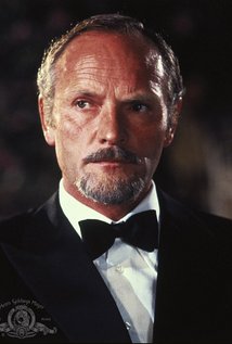 Julian Glover.jpg