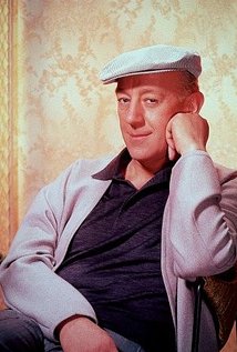 Alec Guinness (1914–2000).jpg