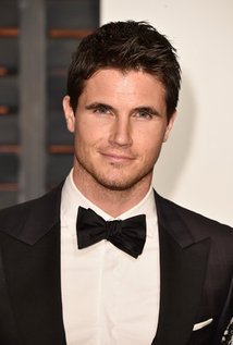 robbieamell.jpg